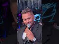 اللوك الجديد للنجم تامر حسني وماشاءالله شكله بيصغر بسبب طيبة قلبه وروحه الجميلة♥️