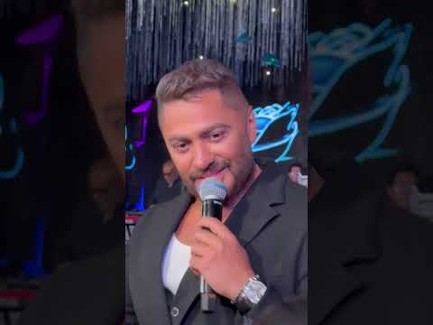 اللوك الجديد للنجم تامر حسني وماشاءالله شكله بيصغر بسبب طيبة قلبه وروحه الجميلة