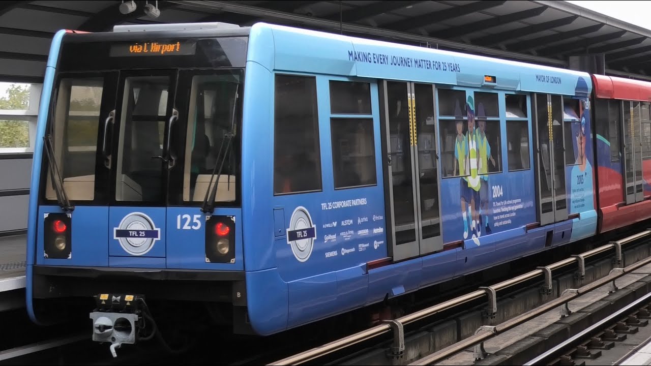 DLR Train - B07 Stock (25 Years Of TFL Wrap) Arrives At Pontoon Dock ...