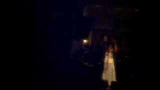 Öykü Gürman&Atakan Akdaş/Nazende Sevgi̇li̇m(Çi̇çek Bar)