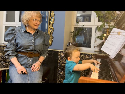 Видео: Little improvisation for granny - Маленькая импровизация на радость бабушке