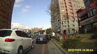 2012110403溜狗放尿拉屎實錄第二段