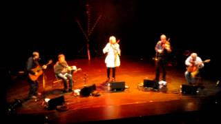 Video thumbnail of "Altan 2012-05-15 Lyon 01 A Fig for a Kiss / 02 Dark Haired Lass / 03 Caitlín Triall 11.43"