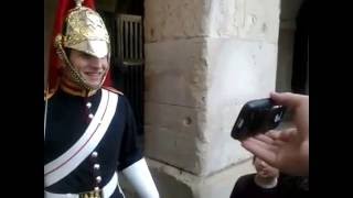 Guy makes a guard at buckingham palace laugh