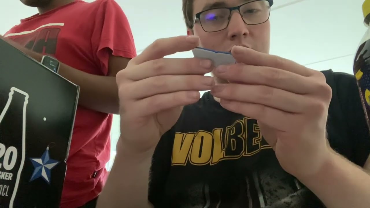 Vi prøver at se hvad der i Pepsi Max julekalenderen 😊🎉