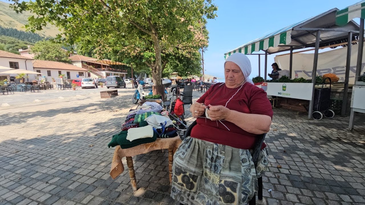 “Kam jetuar me shtiza, jo me teknologji”/Sulltane Çelaj nga Shiroka sfidon kohën