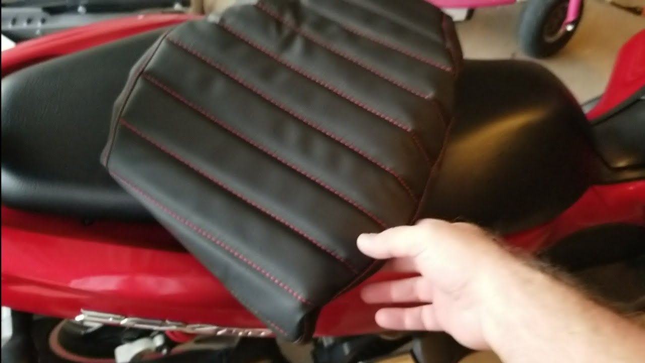 2013 Honda PCX150 scooter Cheaky Seat cover and windshield installation