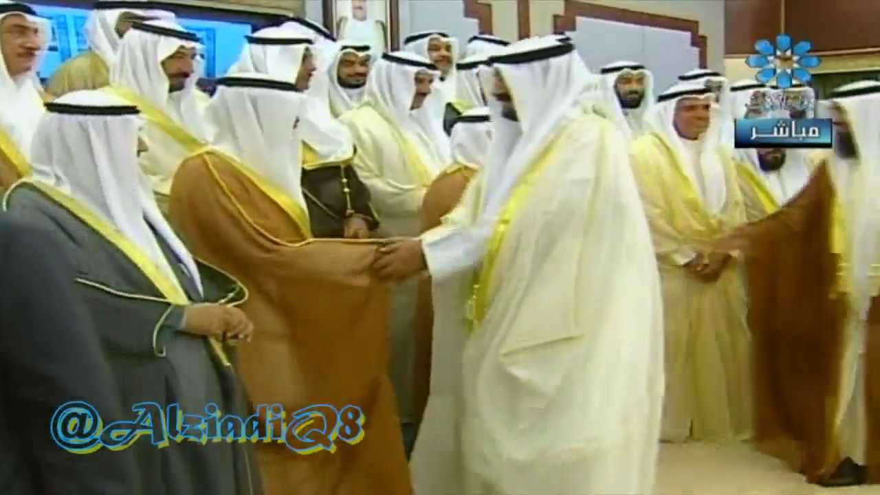 نواب من مجلس الأمة يصافحون سمو الأمير وولي العهد ويتجاوزون رئيس الوزراء ناصر المحمد 25ـ10ـ2011
