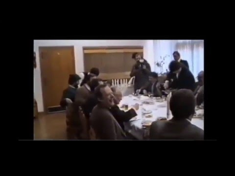 7 III 1989, Magdalenka, Wałęsa stanowczo odmawia picia alkoholu ( sześcioramienna MENORA )