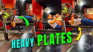 Girl Barely Dropped the Plates after She Couldn’t Handle the Weight