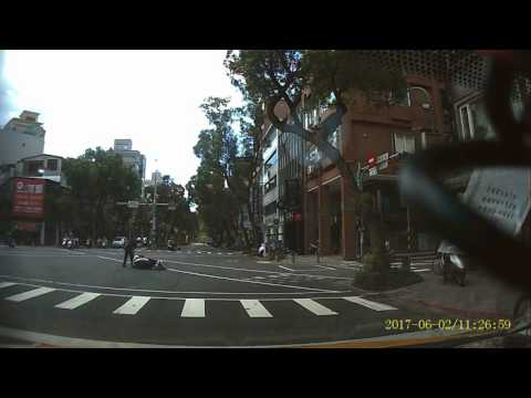 20170703和平西路與寧波西街機車擦撞事故