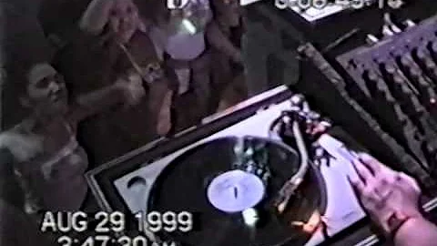 1999 Jujubeats by B3-DJ Dan with a great view of the crowd