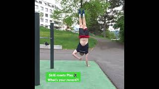 Skill meets Play ✅Every day is Handstandday. Progress = Happiness #skillbased #handstand