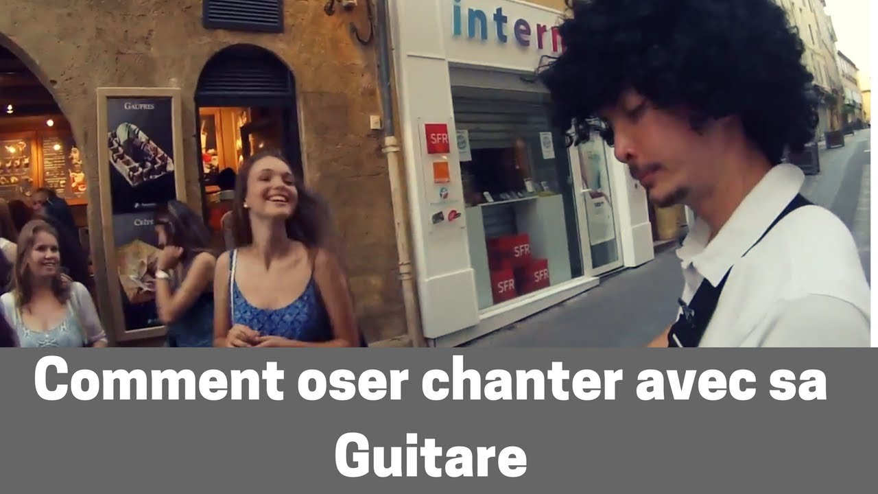 Peur de chanter en public ? Comment chanter avec la guitare
