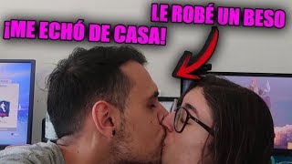 ¡BESO POR SORPRESA A LYNA! (LE ROBO UN BESO) **ME ECHA DE CASA**