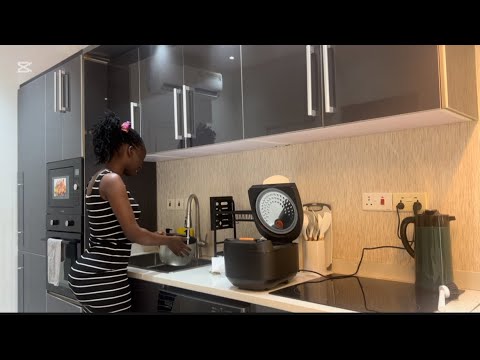 Ugandan Girl Cooking Jollof Rice In Ghana For The First Time Without Meat