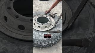 Howo tire ganito mag tanggal ng rim lock #vulcanizing  #vulcanizingshop  #tutorial  #howodumptruck