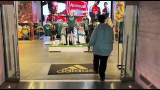 HOW STORE ENTRANCES WORK