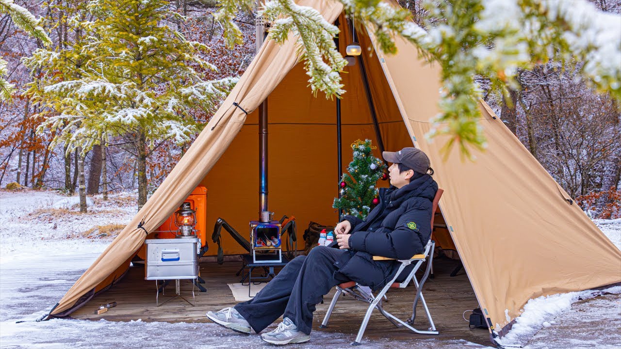 캠핑 브이로그. 눈 덮힌 숲, 세상에서 가장 조용한 크리스마스. 화목난로 ASMR.