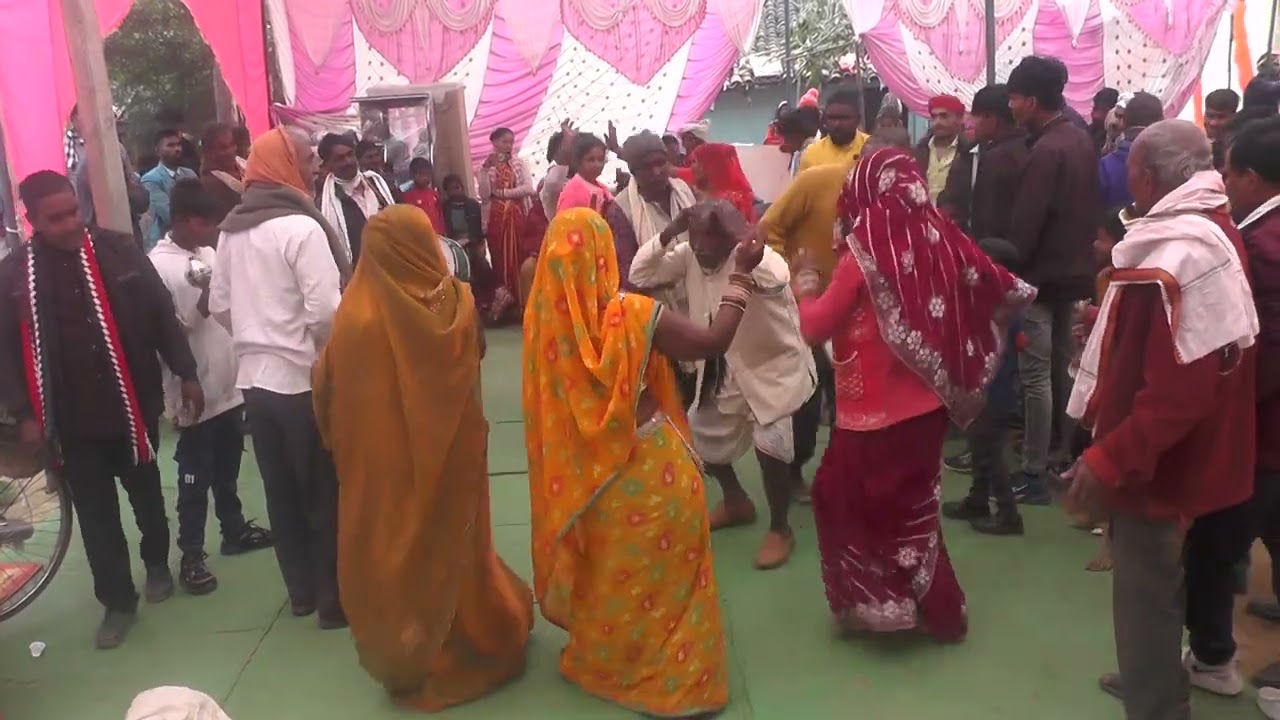 गांव का देशी बैंड बाजा धूम मचाने वाला वीडियो 