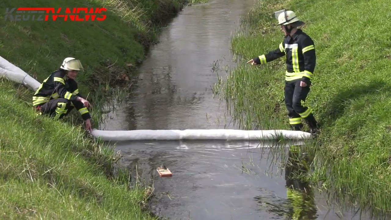 PKW landet nach Unfall im Bach - L3094 bei Groß-Gerau - 14.03.2024