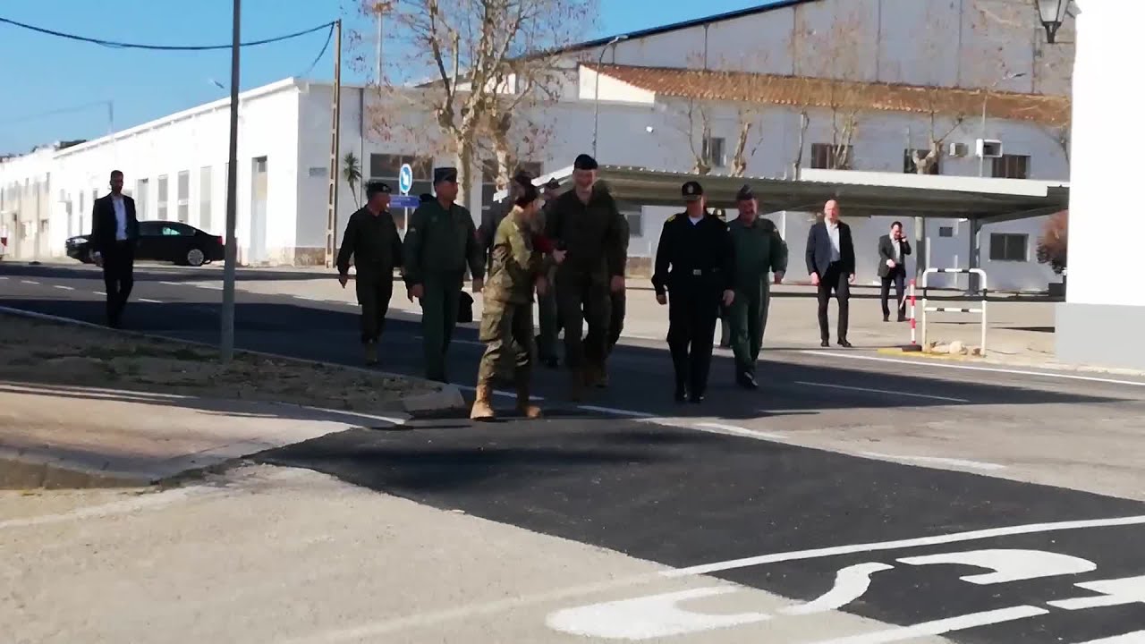 El Rey visita en la base de Son Sant Joan a las unidades militares desplegadas en el 'Eagle Eye