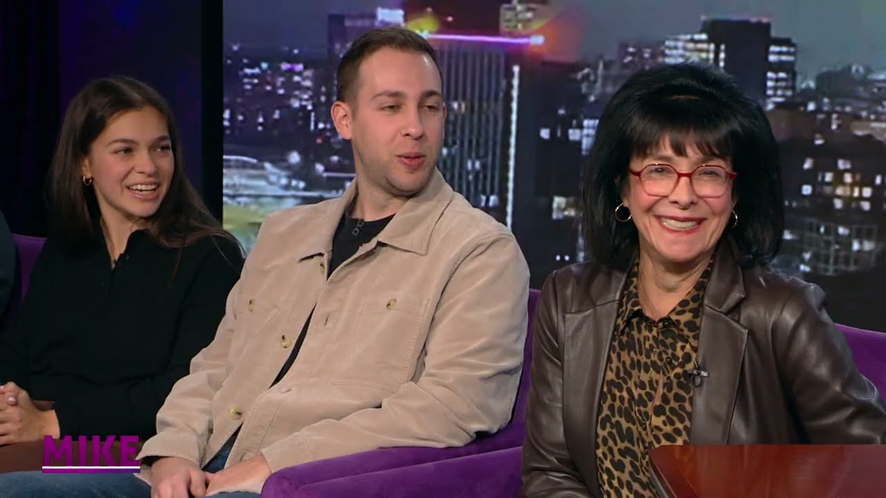 MIKE - The Rosenthal's, Red Flag/Green Flag, & Getting Naked with your Boss. Episode 41 (11/17/25)