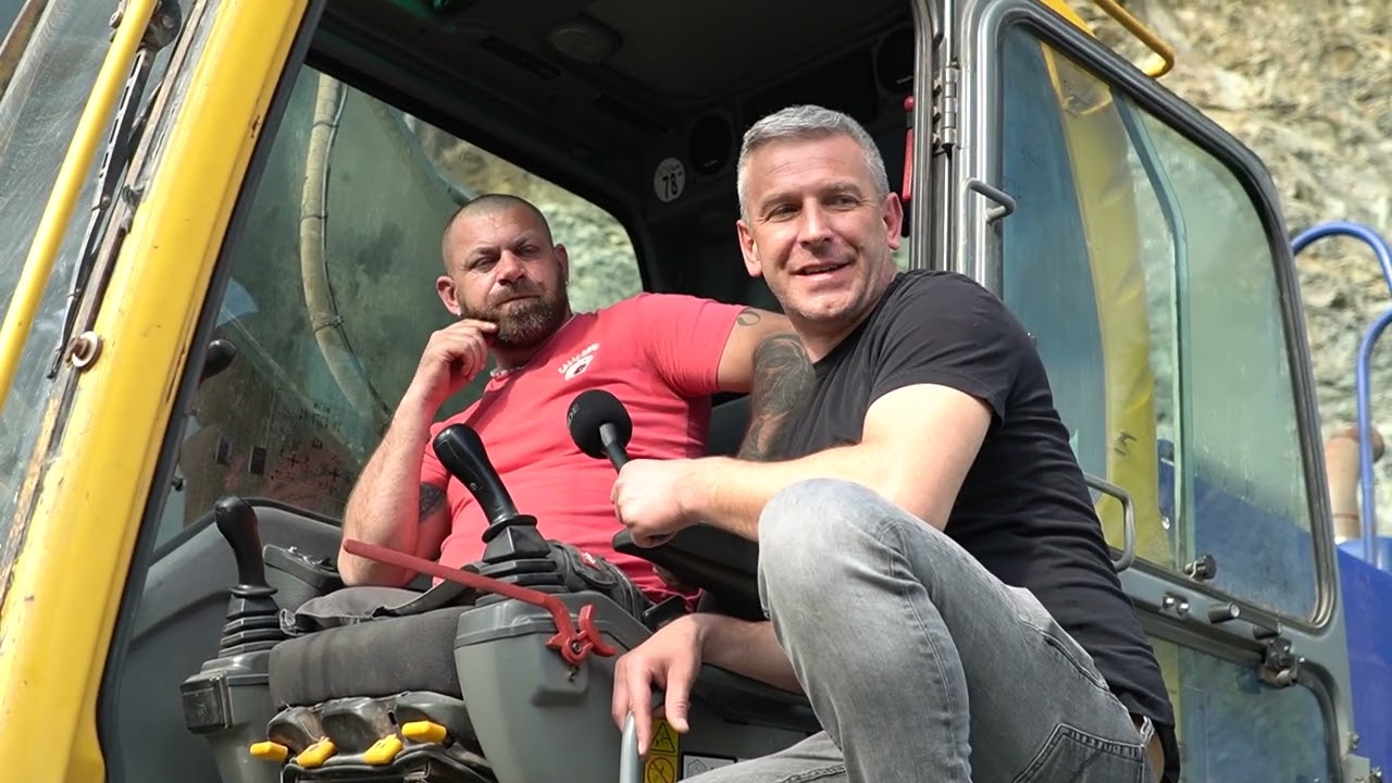 ON DOKAZUJE DA INVALIDITET NE ZNAČI NEMOĆ -ŽARKO UPRAVLJA NAJVEČIM BAGEROM U ŽEPČU