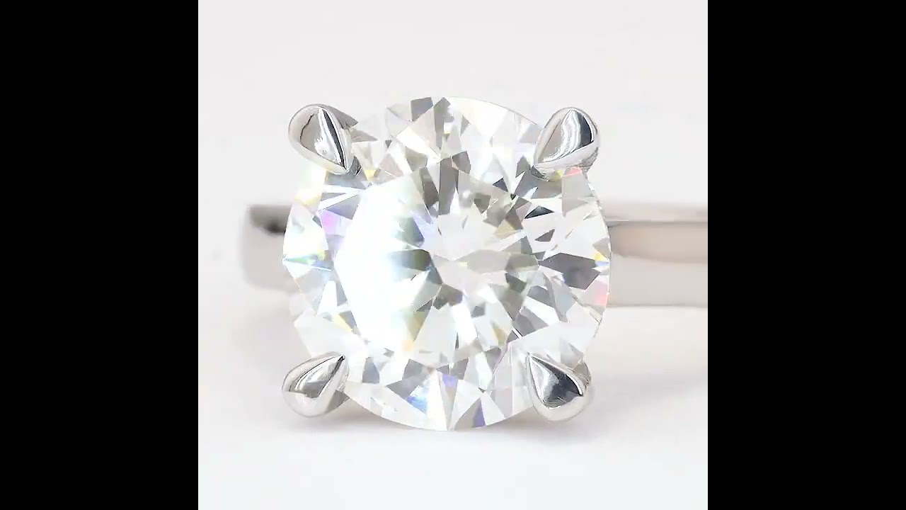 Stunning 18k White Gold Round Solitaire Engagement Ring | Fine Diamonds R Us