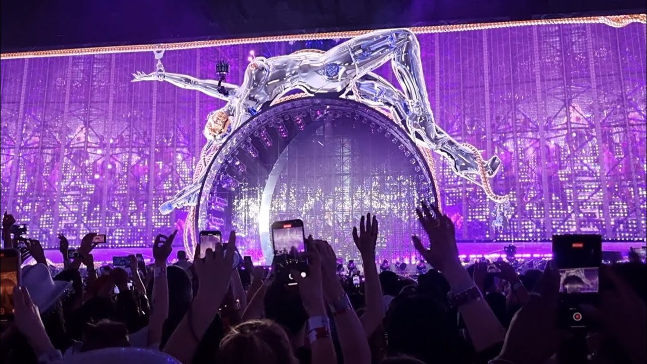 Beyoncé - Motherboard interlude / CUFF IT | Renaissance World Tour ...