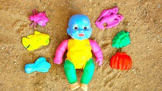 Bathing the baby and sand molds
