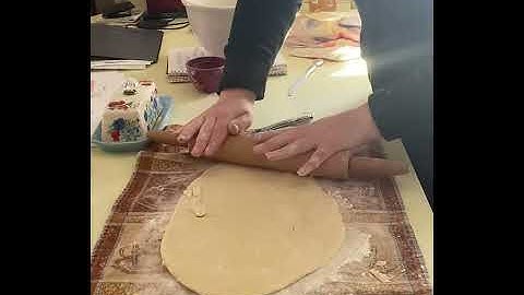 9.4 Roll dough into circle