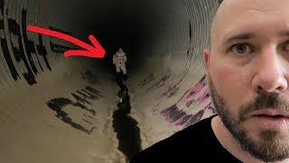 CHASED BY A CLOWN IN A TUNNEL - PENNYWISE IT CLOWNS?!?!? | OmarGoshTV