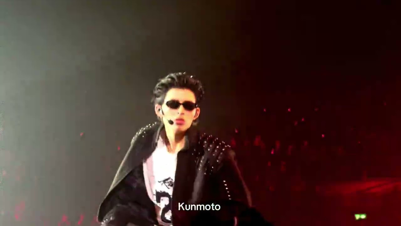 Dangerous & Run - Pond Phuwin Gemini Joong Santa - YouTube