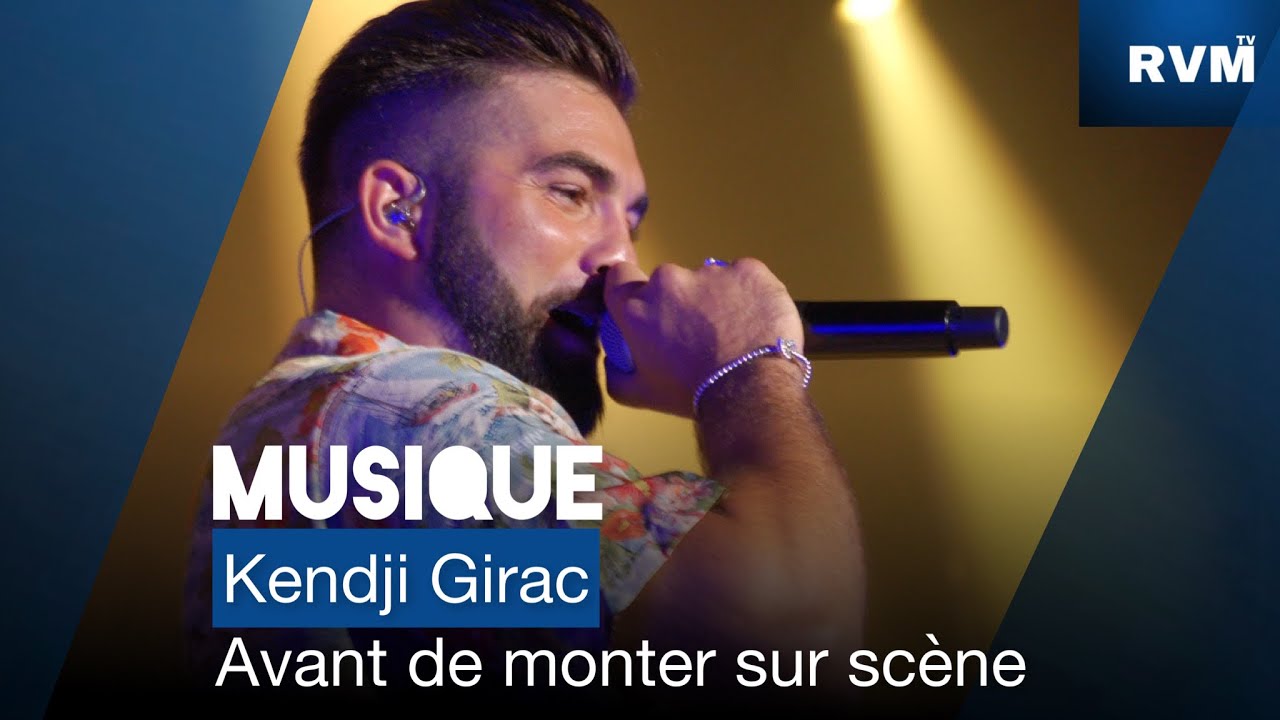 Kendji Girac et son équipe avant de monter sur scène 