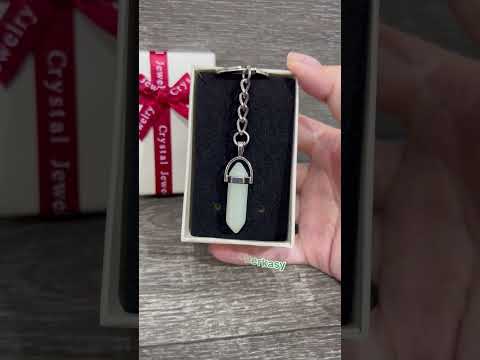 Кулон із натуральним каменем Нефрит кристал шестигранник в подарунковій упаковці, видео 2