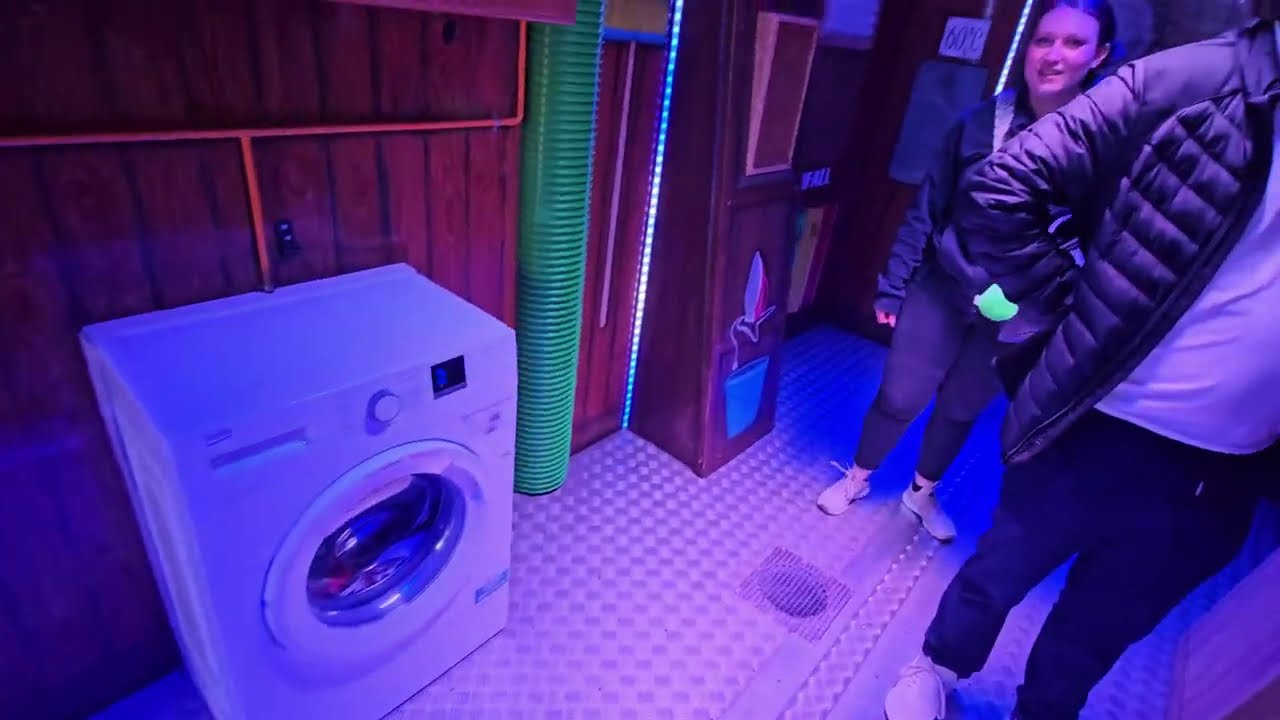 Rheinkirmes Düsseldorf 2024 Attraktion - Hotel Edelweiß - 4k60fps