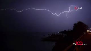 Ayvalıkta Yıldırımlar Yeri Göğü Inletti... Arka Arkaya Düştü