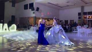 Quien Dijo Que La Mamá No Puede Hacer El Vals Principal Para Tus Quinceaños Años Pncm