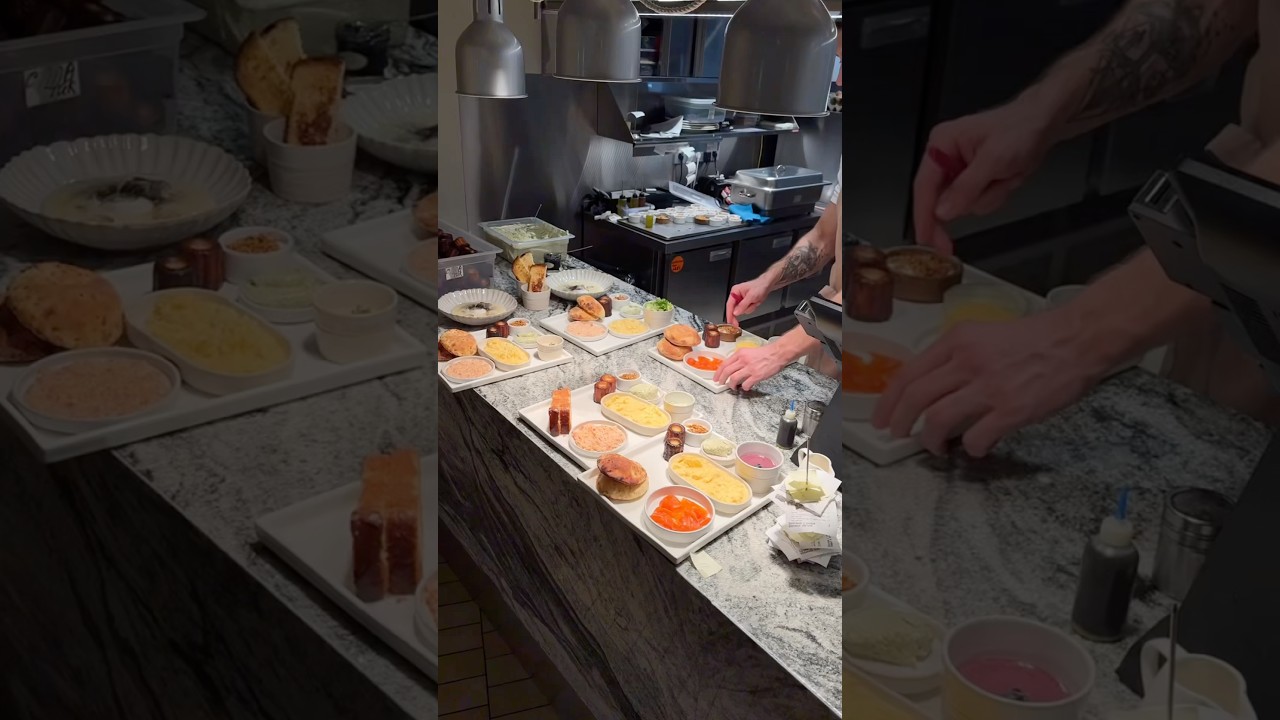 В этот ресторан стоят огромные очереди