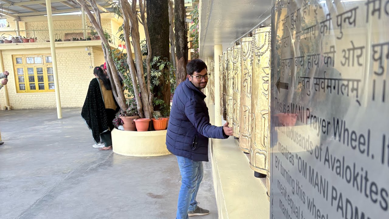 Dharamshala में मिली असली शांति! 🤫 लेकिन Bhagsu Waterfall तक पहुँचना आसान नहीं था...