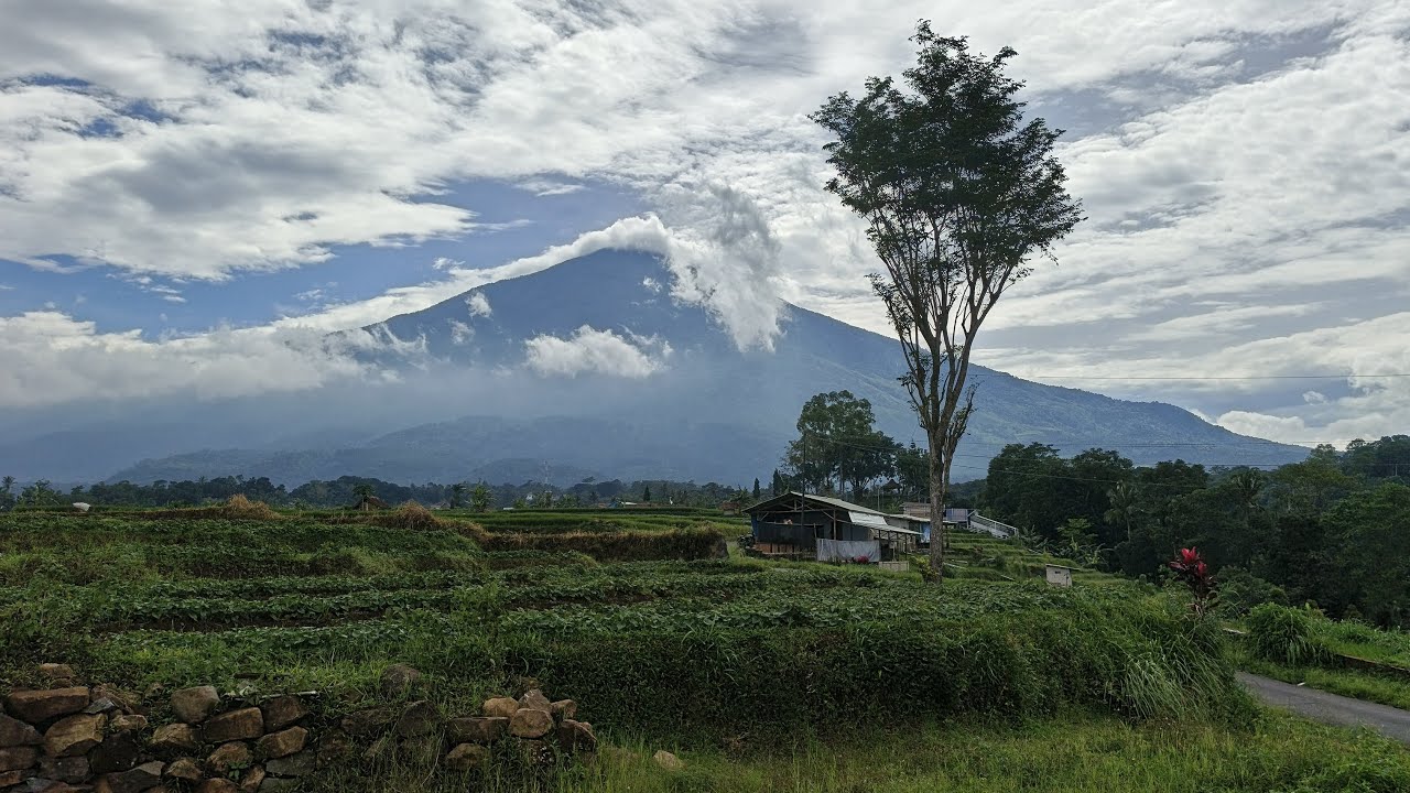 Lukisan Alam Pedesaan, Suasana Lembur Di Kaki Gunung, Pedesaat Jawa Barat Indah Pisan