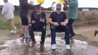 Tom Cruise and Chris McQuarrie Director of  MISSION IMPOSSIBLE   ALS Ice Bucket Challenge