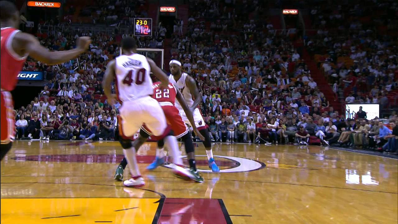 LeBron James' Showtime Double-Clutch Reverse