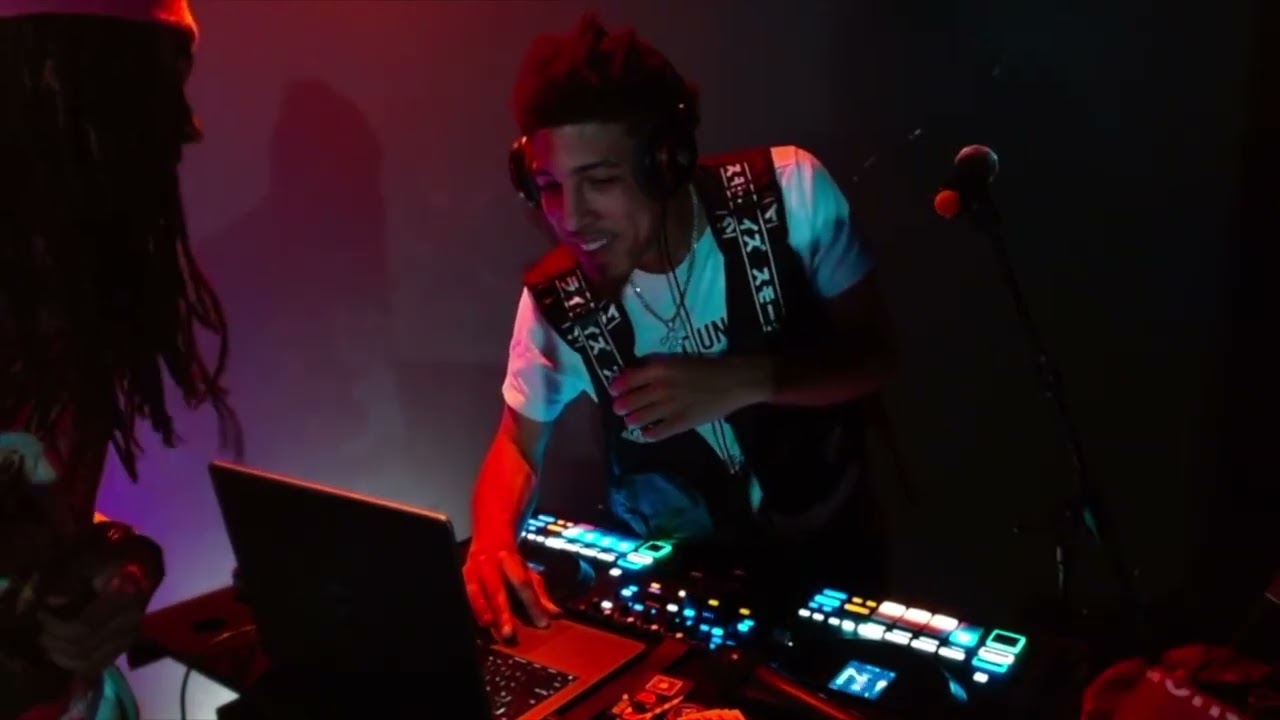 DJ Lex Takes Over the Warm Up Set at 2P Show 😳🔥 - YouTube