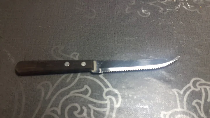 Como mochar cabezas con cuchillo de sierra