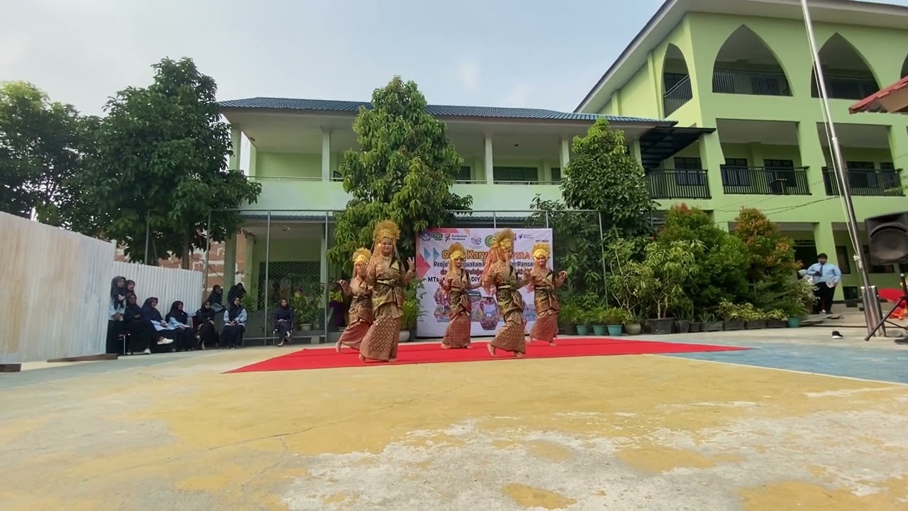 Tarian Usik Mengusik Kelas 7.5
