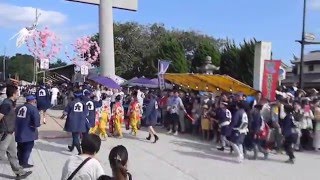 20150920 10022やわたんまち２日目一の鳥居に入る六軒町の万灯と手古舞