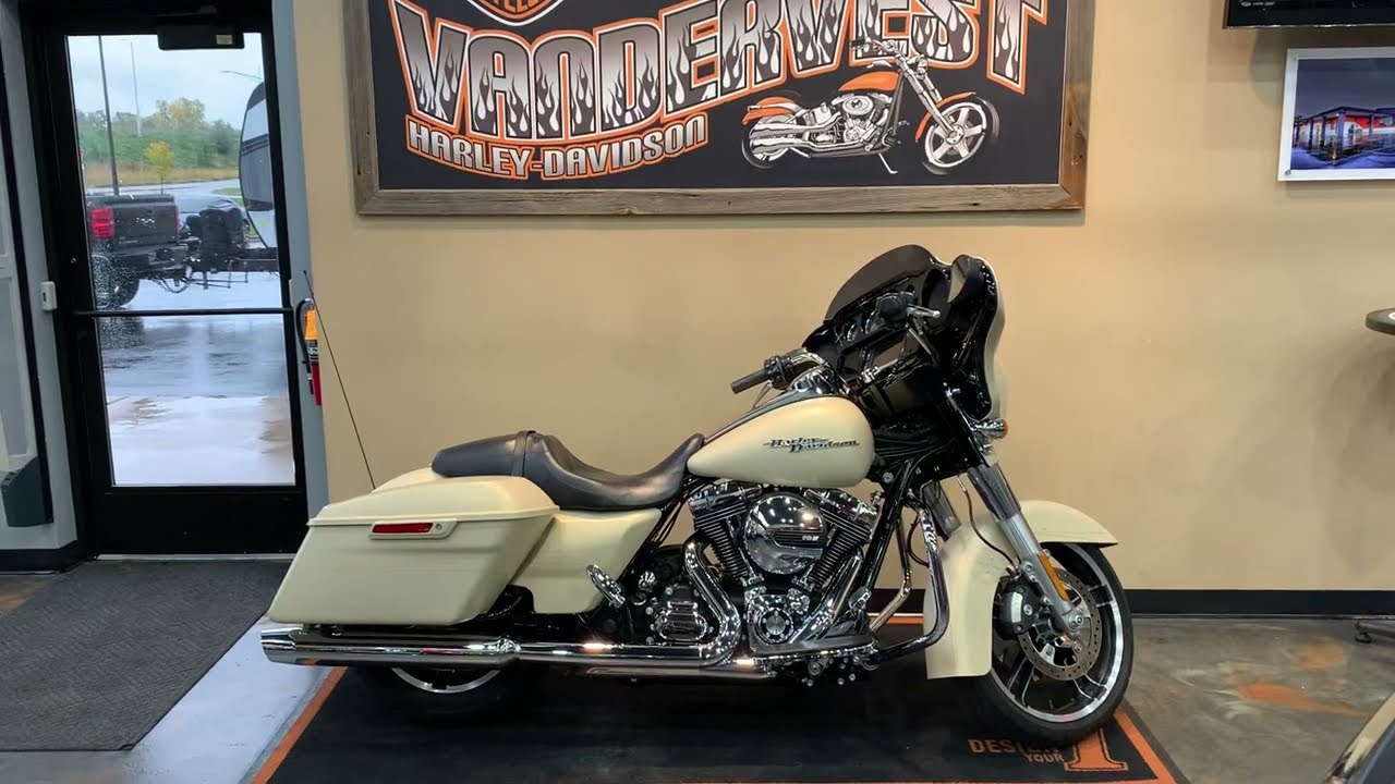 2014 Harley-Davidson Street Glide Special in Sand Camo Denim-FLHXS