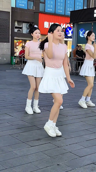 Hot gril 930 . #beautifulgirl #dancing #streetdance #hotshorts #dancer #dj #music